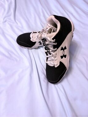 Under Armour Black and White Leadoff Athletic Baseball Cleats 9.5 M